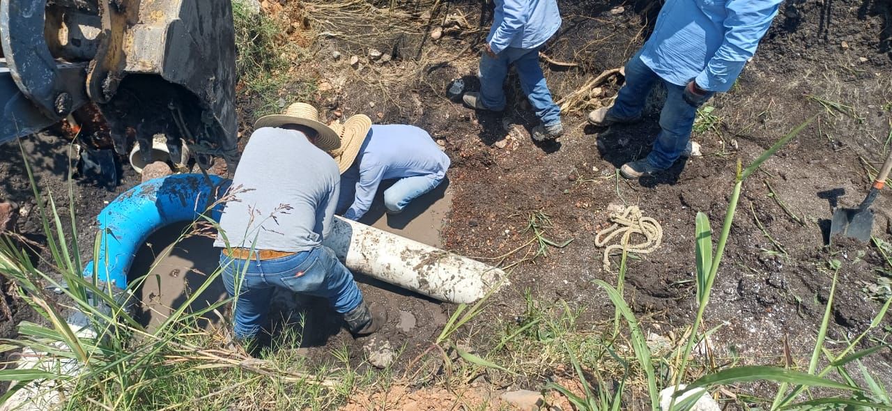 JAPAM repara fuga en red de 11 pulgadas en Pedregoso y colonia México